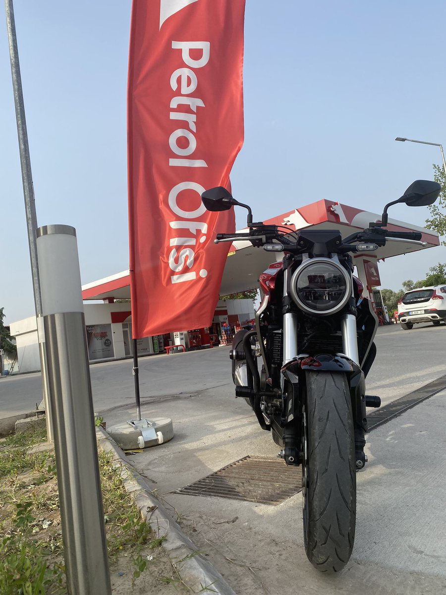 Petrol ofisinin kredi çektiren yeni reklam yüzü :) 
#CB250R