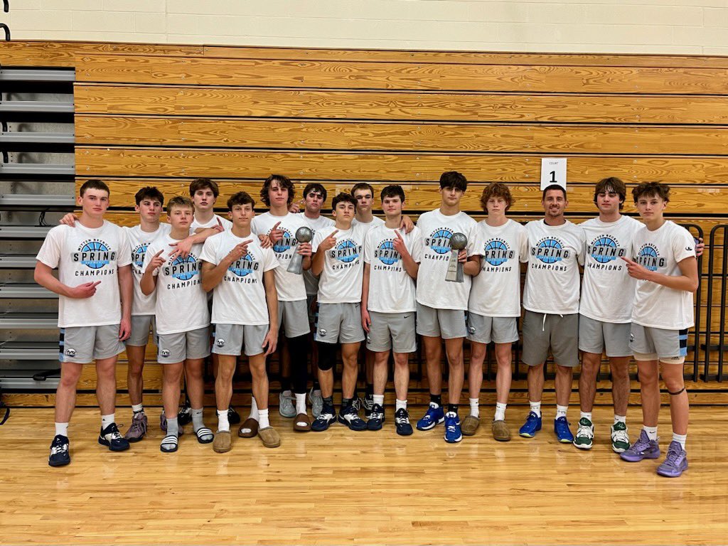 Great Weekend for the 2026 REACH Legends as both teams went 5-0 at The Spring Showcase hosted by @MittenRecruit . The White Team took home the 15u Championship. The Blue Team took home the 16u Championship. #BeLEGENDARY #BeALegend @reachLegends