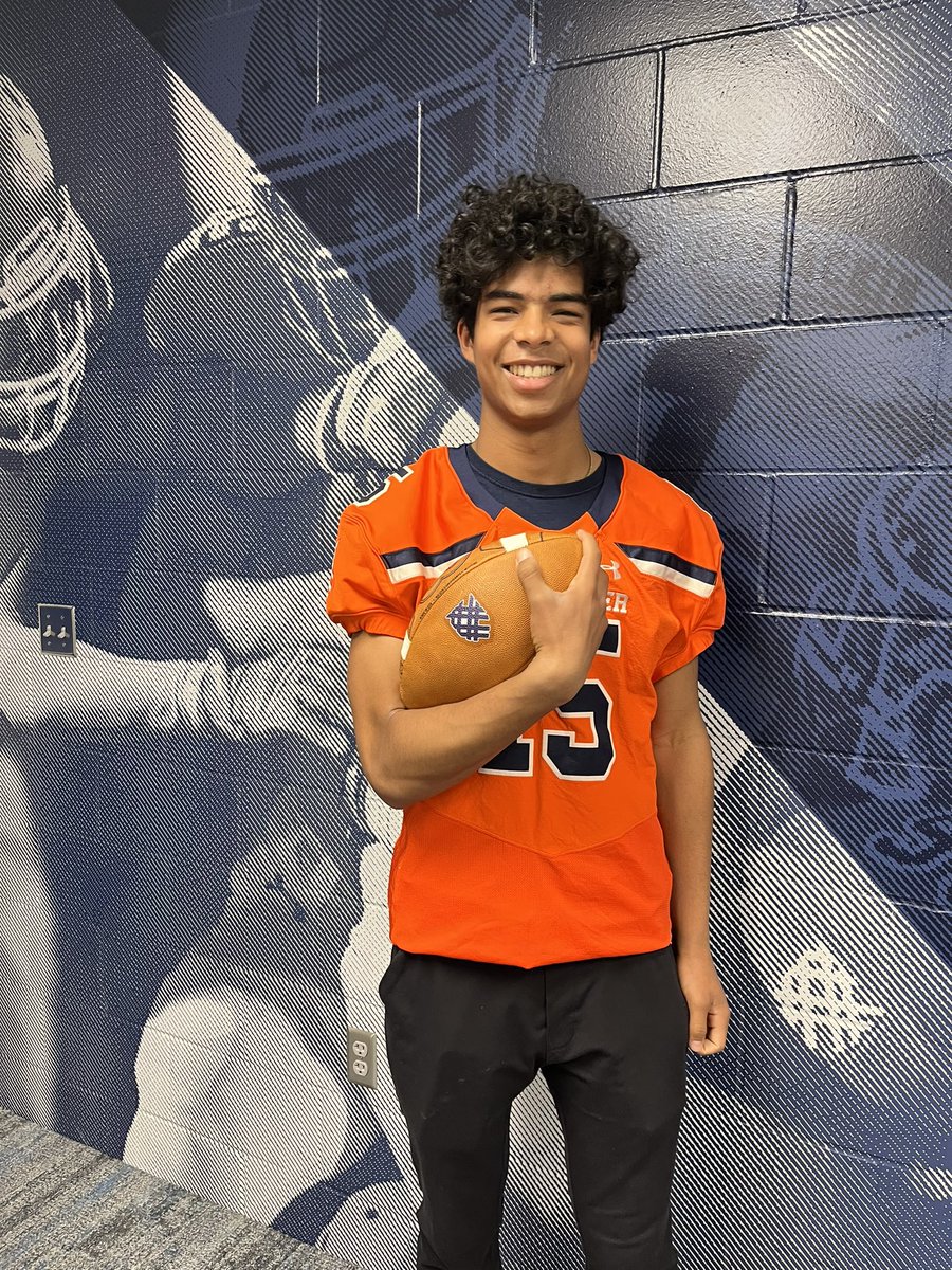 After a great conversation with <a href="/Phil_Nicolaides/">Phil Nicolaides</a> and visit, I am proud to announce my first offer from Macalester College! <a href="/TheCoachReedzo/">Matthew Reed</a> <a href="/griff_jensen10/">Griff Jensen</a> @smerls31 <a href="/coach_gt1/">Greg Taylor</a>