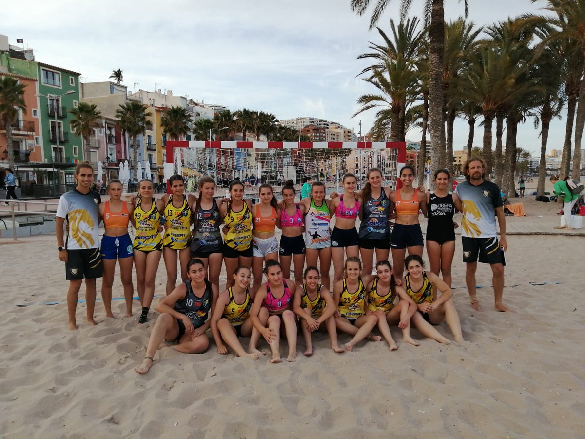 Fbmcv's tweet photo. Primera activitat de les 𝗦𝗘𝗟𝗘𝗖𝗖𝗜𝗢𝗡𝗦 𝗩𝗔𝗟𝗘𝗡𝗖𝗜𝗔𝗡𝗘𝗦 ✅

La Villa Joiosa, punt d'inici en el camí cap al #CESABMP2023 🔜

Més de 100 esportistes participen en la convocatòria oberta 🙌🏼

#️⃣ #ComunitatDelHandbol https://t.co/IRtjCk3U1A