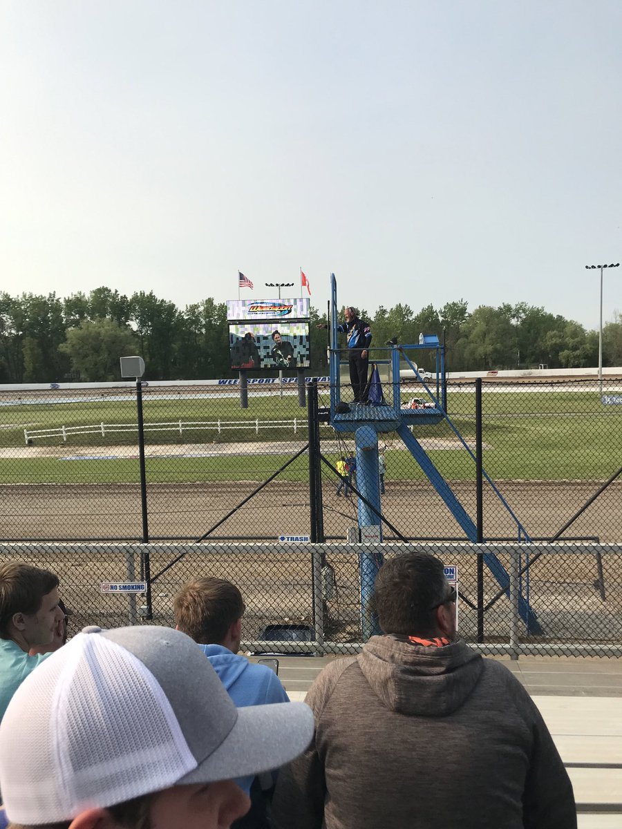 tigusla's tweet photo. @WeedsportSpdwy @ASCoC @FloRacing @BlakeAnderson right behind the flag man! In the slick, the dust and the sun!! 😉 https://t.co/up79XIxjc8