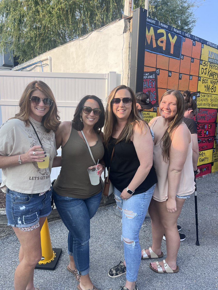 DelawareLucy's tweet photo. When u want to get a good spot, you get in line an hour early ❤️ https://t.co/3CIb96xdvo