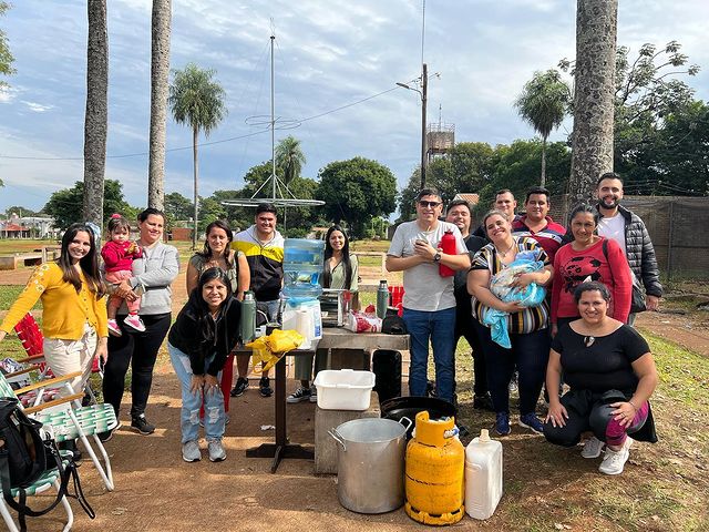 Una linda mañana compartiendo mate cocido con torta frita con los feriantes de la Chacra 102 

#FrenteRenovadorDeLaConcordia 
#HagamosQueLoBuenoCrezca
