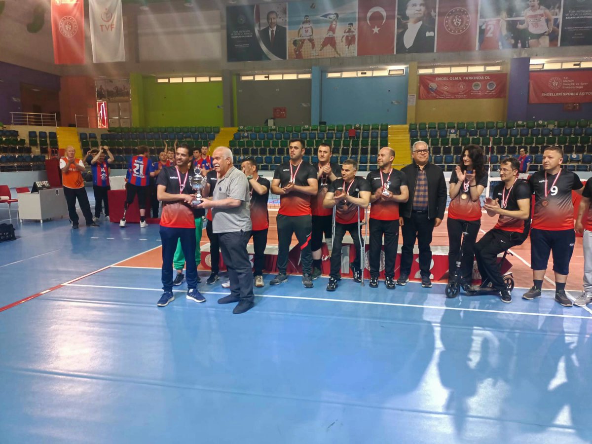 📌 @tbesforgtr tarafından Mersin'de düzenlenen Oturarak Voleybol 1. Lig final müsabakaları sonunda Karabük ASP ve Gaziantep GSİM 2023-2024 sezonunda Süper lige çıkmaya hak kazandı. +

#GSB #MersinGSİM
#SporŞehriMersin
#GSBHepYanında
#TürkiyeTekYürek

@kasapoglu @gencliksporbak