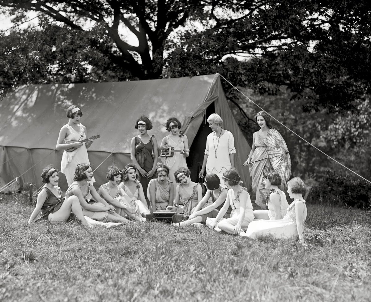 WikiVictorian tweet media