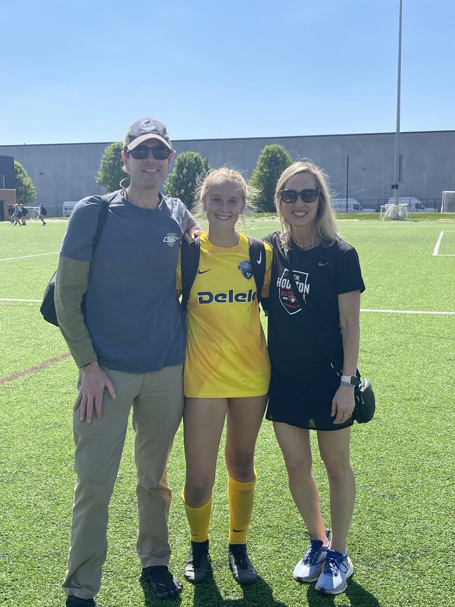 CSawGreen's tweet photo. ⁦@virginiacgreen⁩ &amp; ⁦@TSC08GECNL⁩ after 2nd W in Indy to qualify for ⁦@ECNLgirls⁩ National playoffs for 3rd straight year ⁦@tnsoccerclub_GK⁩ ⁦@nashvillerhythm⁩ ⁦@defriese_laban⁩ ⁦@LouisLib⁩ #sandiegobound #leadersplayhere #GKmomlife https://t.co/sRtRoTMwil
