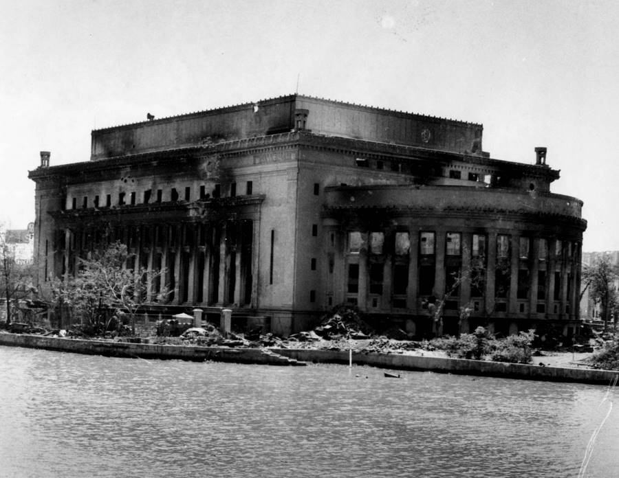TheKejOfGlory's tweet photo. Sobrang consistently pabaya talaga ng Maynila sa heritage nito! Nasunog na ang Juan Luna Bldg/National Archives. At ngayon, parang WWII scene ang Mnl Post Office.

Demolitions at neglect ng heritage buildings, violations ng heritage law. Mnl is sacrificing culture for condos $$$. https://t.co/k8z419OU1t