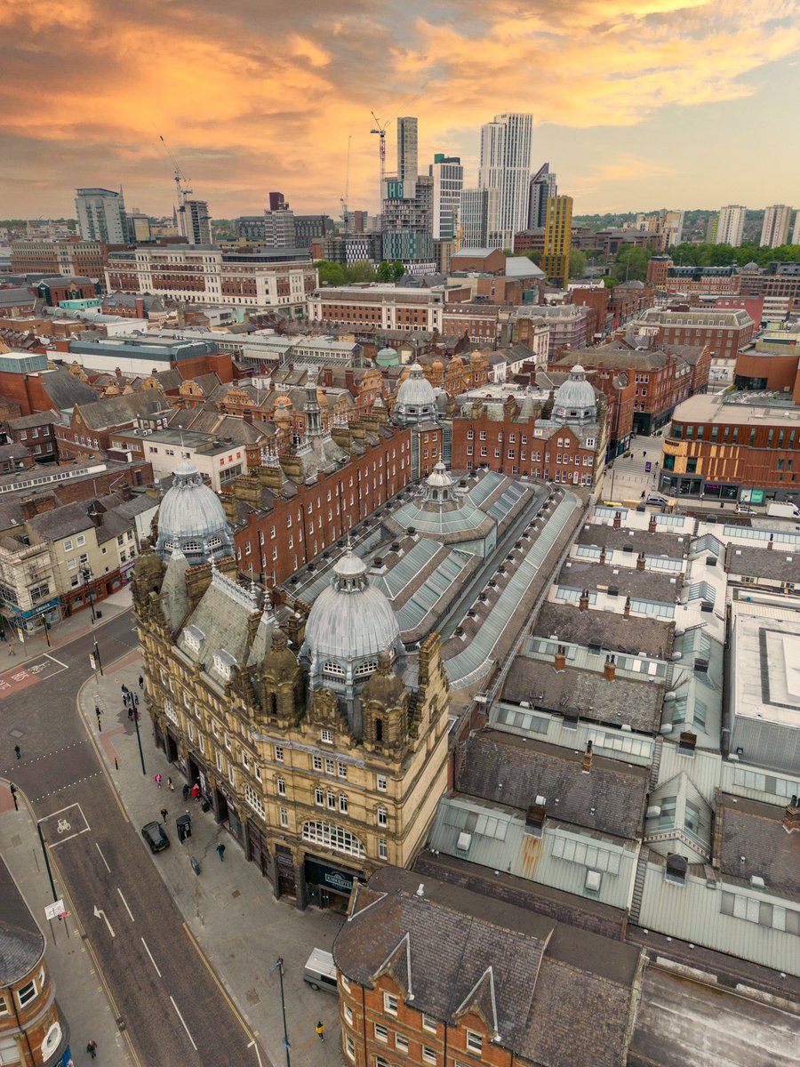 prcsmith's tweet photo. Evening Leeds! Just captured an aerial photo of the Leeds market. The city's skyline is evolving, but the market remains the heart and soul of Leeds. A perfect blend of old and new! #LeedsMarket #SkylineEvolution https://t.co/ObN9PGFIsw