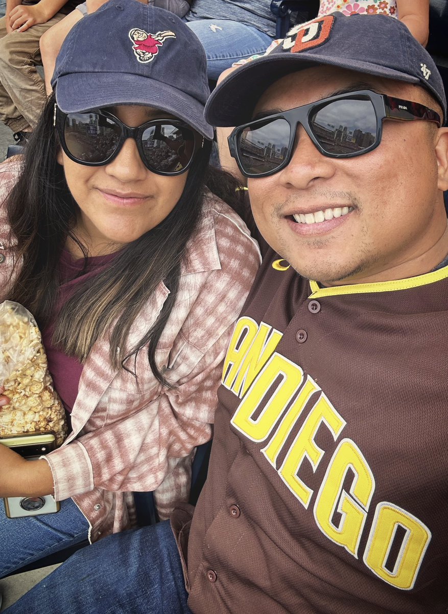 858London's tweet photo. Lets go @Padres @PetcoPark #BringTheGold https://t.co/lfCfabJmq2