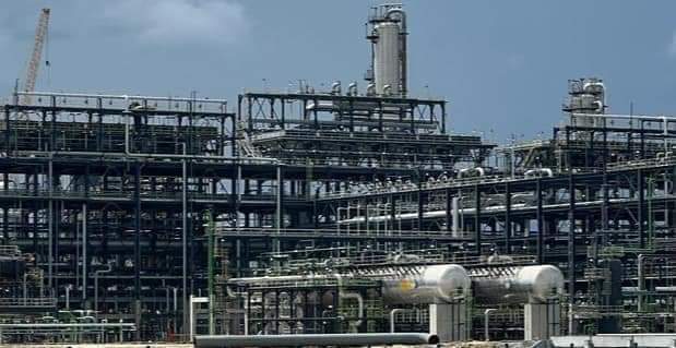 MSIngawa's tweet photo. Lovers of Nigeria are all in Lagos to celebrate Nigeria on the joyous occasion. "Emergency lovers" will be in tribunal wearing red caps representing 25% special Nigerians from FCT. 

Dangote Refinery is a blessing to this country. The best impactful project that happened to Nigeria in a very long time.

God bless Nigeria 🇳🇬.