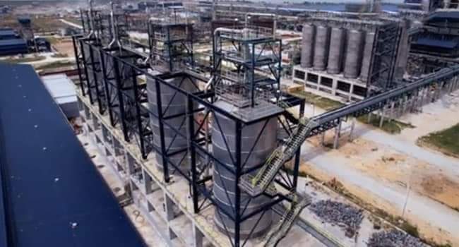 MSIngawa's tweet photo. Lovers of Nigeria are all in Lagos to celebrate Nigeria on the joyous occasion. "Emergency lovers" will be in tribunal wearing red caps representing 25% special Nigerians from FCT. 

Dangote Refinery is a blessing to this country. The best impactful project that happened to Nigeria in a very long time.

God bless Nigeria 🇳🇬.