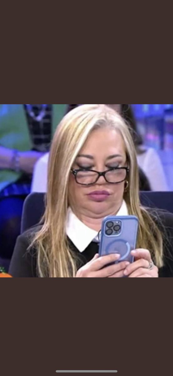 badsaisa's tweet photo. Yo entrando a twitter a ver si se cayo instagram o es mi móvil 
#instagram https://t.co/a2Gu6FwLJQ