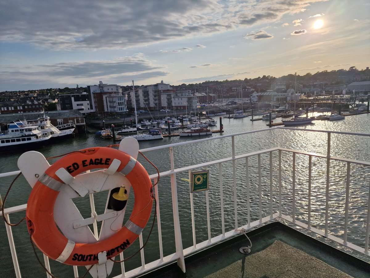 Katie Birch (@_bumblebirchy_) on Twitter photo Had a really lovely and rewarding weekend on the Island, working alongside all the incredible <a href="/IOWNHS/">Isle of Wight NHS Trust</a> <a href="/OFFICIALIOWAS/">Isle of Wight Ambulance Service</a> crews - Thank you for looking after us as always. Blessed with beautiful weather, beautiful views and wonderful people - See you again soon💚💙 Had a really lovely and rewarding weekend on the Island, working alongside all the incredible <a href="/IOWNHS/">Isle of Wight NHS Trust</a> <a href="/OFFICIALIOWAS/">Isle of Wight Ambulance Service</a> crews - Thank you for looking after us as always. Blessed with beautiful weather, beautiful views and wonderful people - See you again soon💚💙
