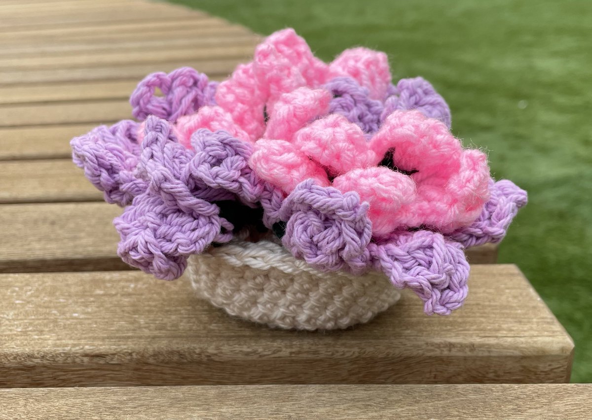 toadstoolfrog's tweet image. Anyway I made these coasters that turn into a little bouquet for my mom!