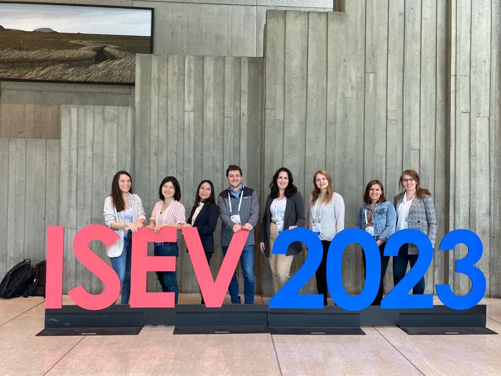 Thank you #ISEV2023 for the most incredible and intense week. And thank you to these lovely people (from and collaborating with @LabWitwer) for the company!