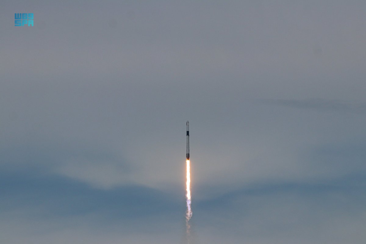 صور:

لحظة انطلاق الرحلة السعودية #نحو_الفضاء وعلى متنها رائدي الفضاء السعوديين #علي_القرني و #ريانة_برناوي. 

-