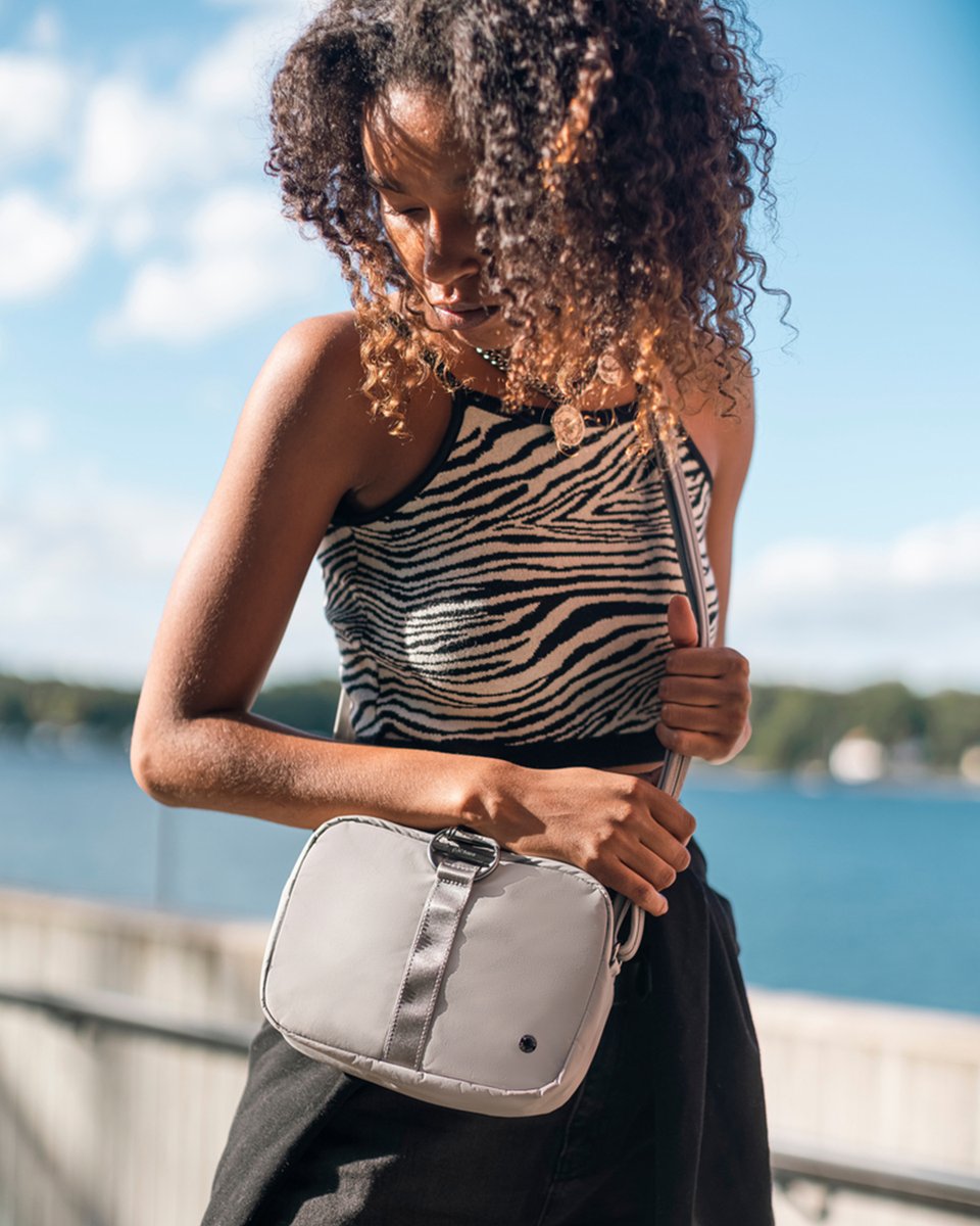 Pacsafe's tweet photo. Ultra-chic and compact, the Citysafe CX Square Crossbody goes with any outfit and can even fit an 8-inch tablet!
#Pacsafe #CitysafeCX
#protectwhatsvaluable #protectyourbelongings #antitheft #antitheftbag #ootdblogger #ootdshare #travelblogger #letsgetlost #wheretofindme https://t.co/1DmW5h8n9N
