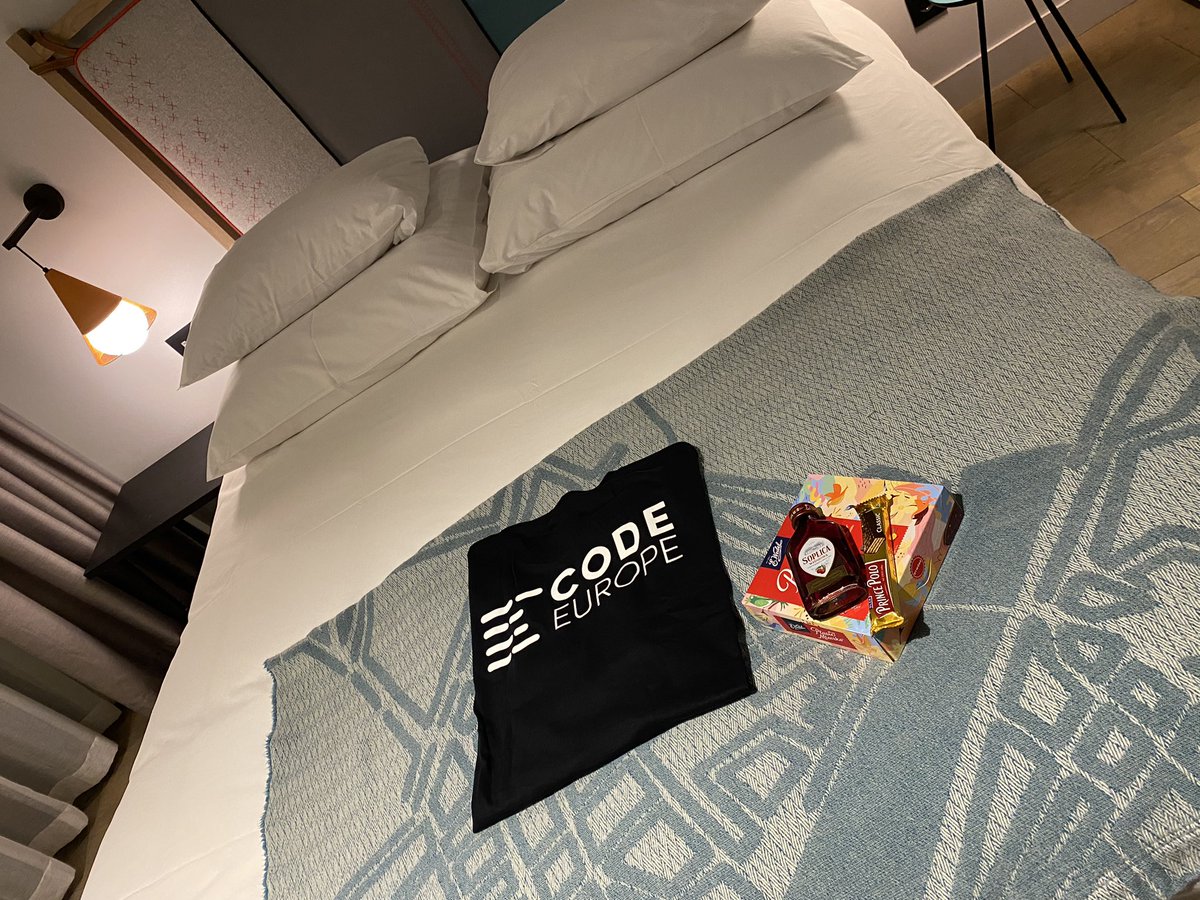 totollygeek's tweet image. As always @code_europe did not disappoint with a cool welcome package waiting in my room. 😍
#CodeEurope23