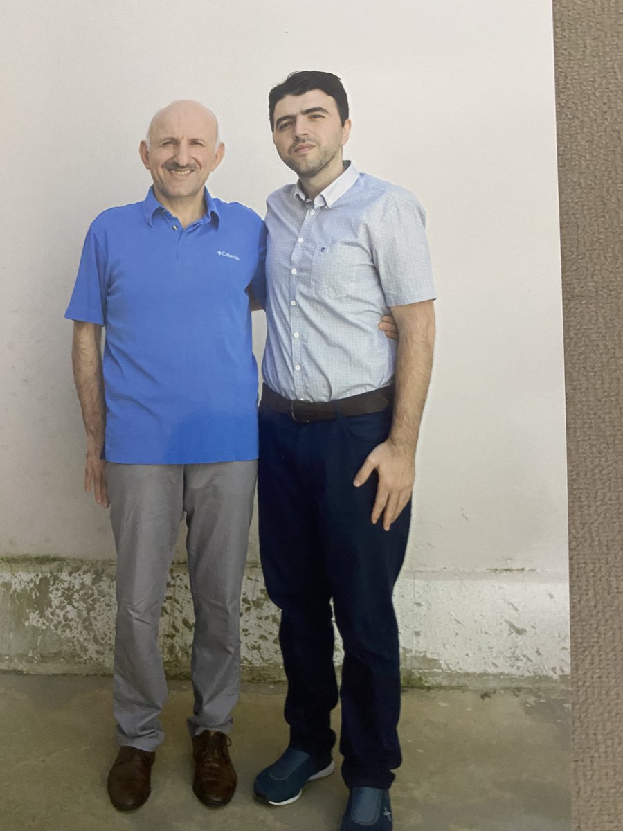 Rusencolak053's tweet photo. Vallahi billahi beni değil; yanımda ki bu maneviyat ahlak abidesi insanı terorist diye zindanlara atanlar ve mide kanseri olmasına sebep olanlar neyin müslümanı acaba bilen varmı ?
İyi ki ahiret var kabrinde güzel uyu Medreseyi Yüsüfiye şehidimiz.
11 ihlas ruhuna hediyemiz
Olsun https://t.co/LWDZaffMyP