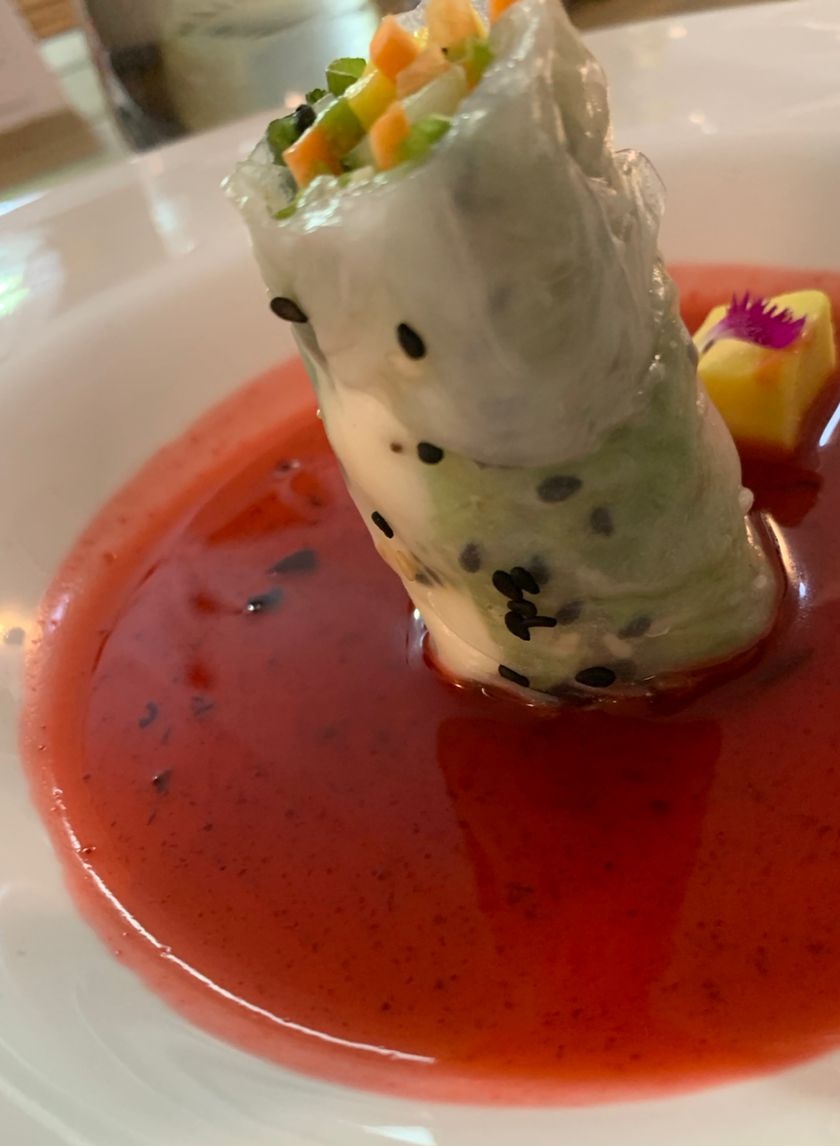 Cena Thai a 4 tiempos, armonías guiadas de la mano del Chef Marco Barrios y el Sommelier Edgar Frías junto a ños maravillosos vinos de Bodegas Otazu. Descarga la app y reserva con AKALBAK.