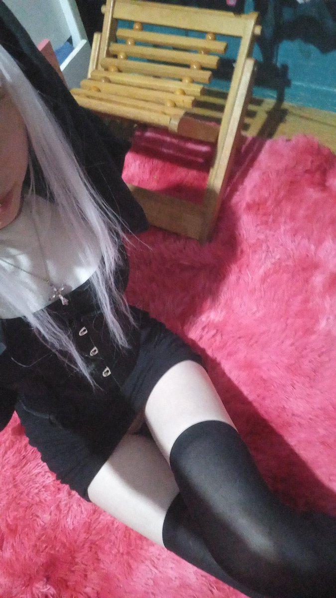 vc deixaria eu me ajoelhar e orar por vc deixaria?