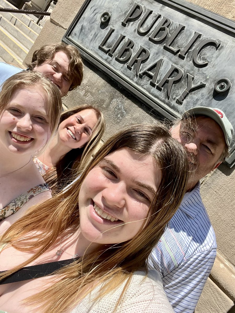 JenJReader's tweet image. Jacobs Family Mother&apos;s Day Extravaganza! 🌺🦋🐸❤️ #milwaukeedomes #beansandbarley #milwaukeepubliclibrary #uwmilwaukee