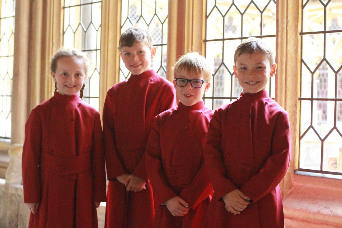 goldsmithwdj's tweet image. A wonderful day in St George's Chapel: our Year 4 Choristers sang their first Sunday services; and a very special Evensong for our Year 5 and 6s who were Surpliced as Full Choristers. A very special occasion for them all. @CSAChoir