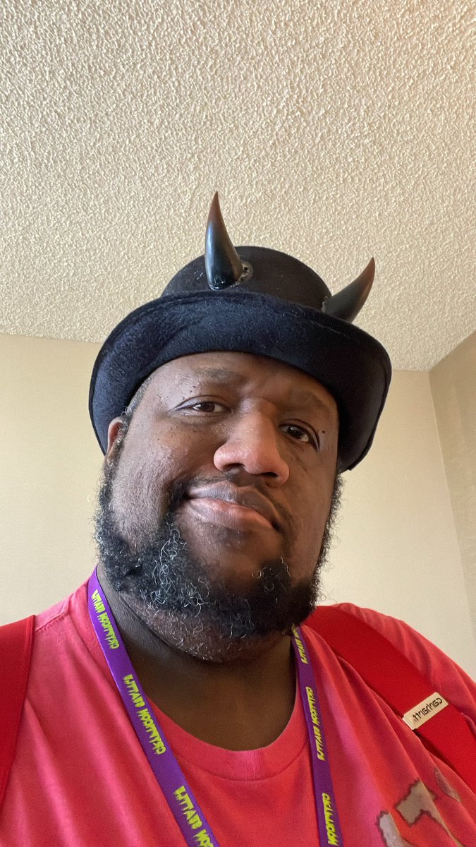 wiccaburr's tweet image. Day 2 of Danielle Harris, demon hat fashion, and autograph collecting. #crypt23 #crypticonseattle2023