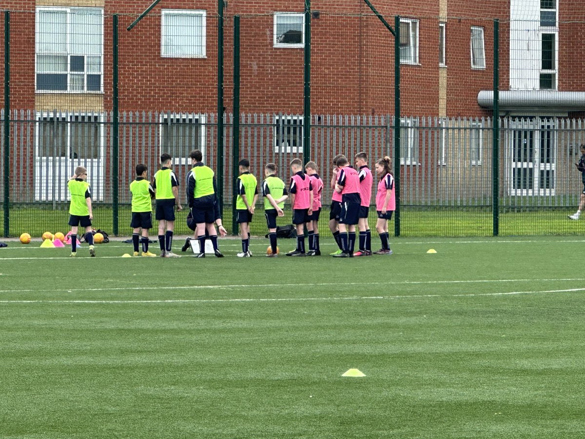 Coaching session with West Ham coaches this morning. Great experience for our students focusing on a range of different aspects. #educationwithcharacter #AAontour ⁦<a href="/acc_academy/">Accrington Academy</a>⁩ ⁦<a href="/pe5sportstours/">PE5 Sports Tours</a>⁩