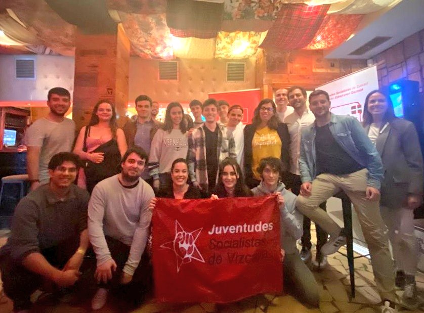 jsbizkaia's tweet photo. Ayer pasamos una tarde reivindicativa y divertida en Romo junto a @carmen_diaz77 @GonzaloAyo y la familia de @PSEGetxo

Pusimos en valor la fuerza de la juventud para cambiar el mundo desde los barrios y la necesidad de que Getxo tenga un gobierno socialista de todos y para todas https://t.co/nNgksCIam0