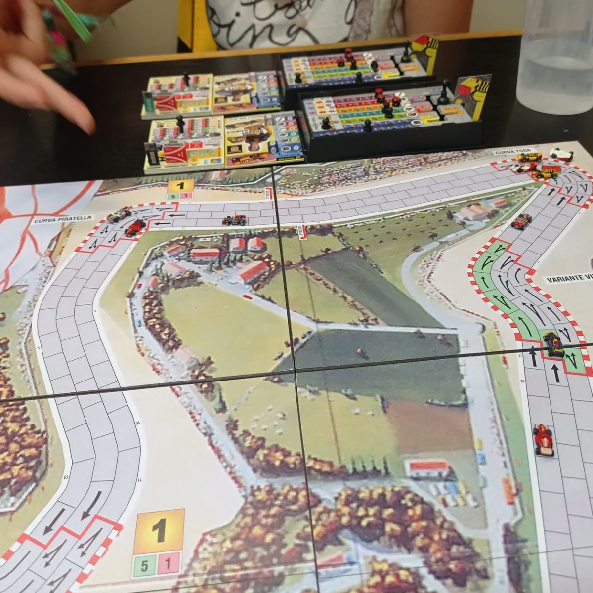 ClubDreadnought's tweet photo. Hoy se ha celebrado una nueva carrera del Campeonato de Formula D del Club Dreadnought. 😎
Circuito de Imola
GP de San Marino
La próxima semana nueva carrera: Mónaco
#clubdreadnought #formulade #juegosdemesa #boardgames #f1 #carreras #formulauno https://t.co/ilIzfLDAK6