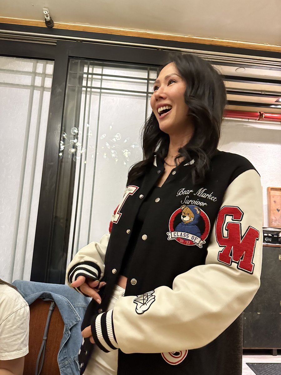 juliehwangwrites tweet media