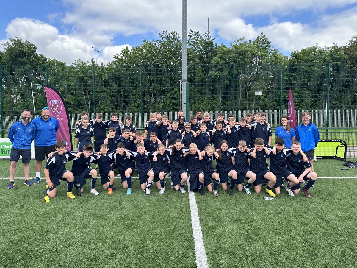 AccAcademyPE's tweet photo. Coaching session with West Ham coaches this morning. Great experience for our students focusing on a range of different aspects. #educationwithcharacter #AAontour ⁦@acc_academy⁩ ⁦@pe5sportstours⁩ #comeonyouirons https://t.co/lcDXvG5frp