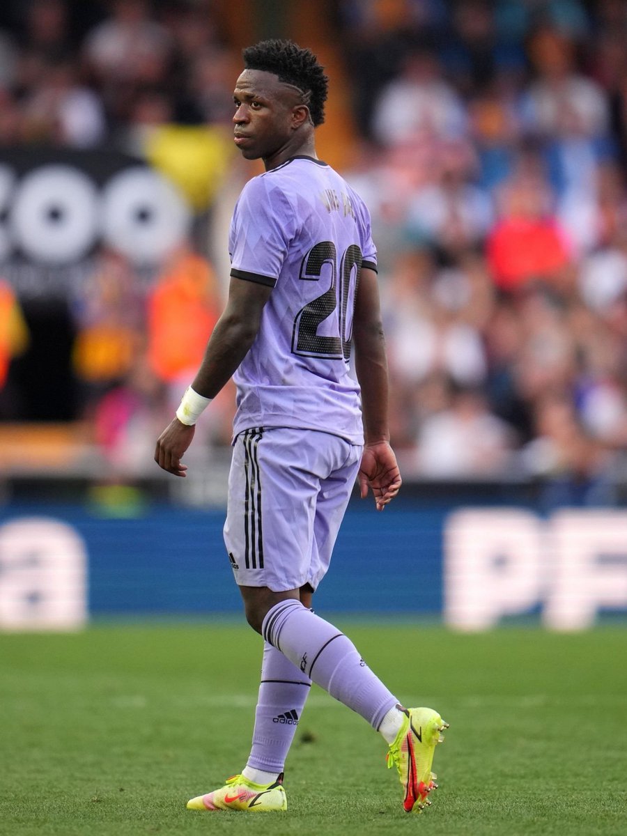 1 RT = ESTAMOS CONTIGO <a href="/vinijr/">Vini Jr.</a> ❤️