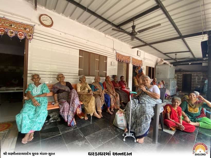 વડતાલ શ્રી લક્ષ્મીનારાયણદેવ ગાદીના પીઠાધિપતિ પ.પૂ.સ.ધ.ધુ. 1008 શ્રી આચાર્ય શ્રી અજેન્દ્રપ્રસાદજી મહારાજશ્રીના આશીર્વાદથી,
શ્રી સ્વામિનારાયણ મંદિર સીમાડાગામ તથા શ્રી લક્ષ્મીનારાયણદેવ યુવક મંડળ - સુરત દ્વારા 
વૃધ્ધાશ્રમમાં વડીલોને પાકી રસોઈ બનાવી જમાડવામાં આવ્યા. #SVGcharity