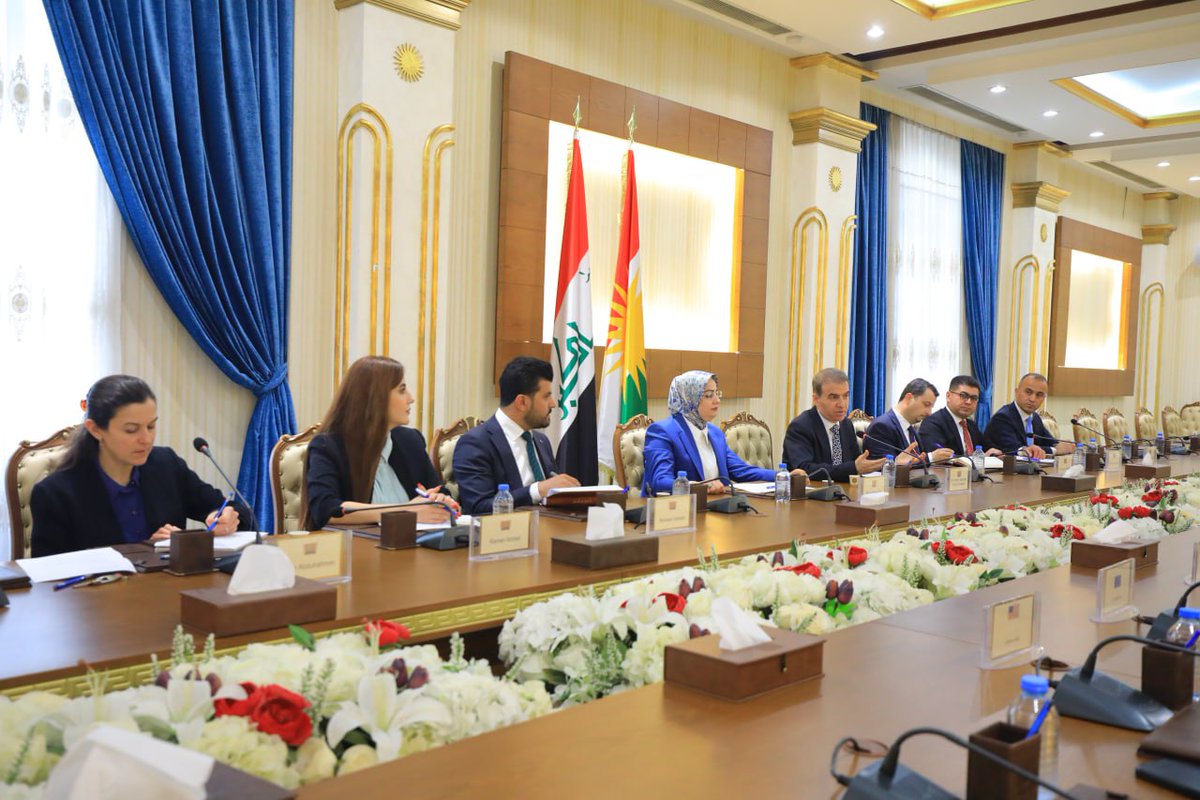 استقبل اليوم د.<a href="/heminhawrami/">Dr. Hemn Hawrami</a> نائب رئيس البرلمان وبحضور <a href="/KahveciMuna/">muna kahveci</a> سكرتير البرلمان وفدا مشتركا يمثل القنصليات والبعثات الدولية في الاقليم، وفي اللقاء تم التاكيد على ضرورة اجراء الانتخابات في موعدها المحدد  وتفعيل المفوضية العليا المستقلة للانتخابات والاستفتاءات في الاقليم وتحدثت