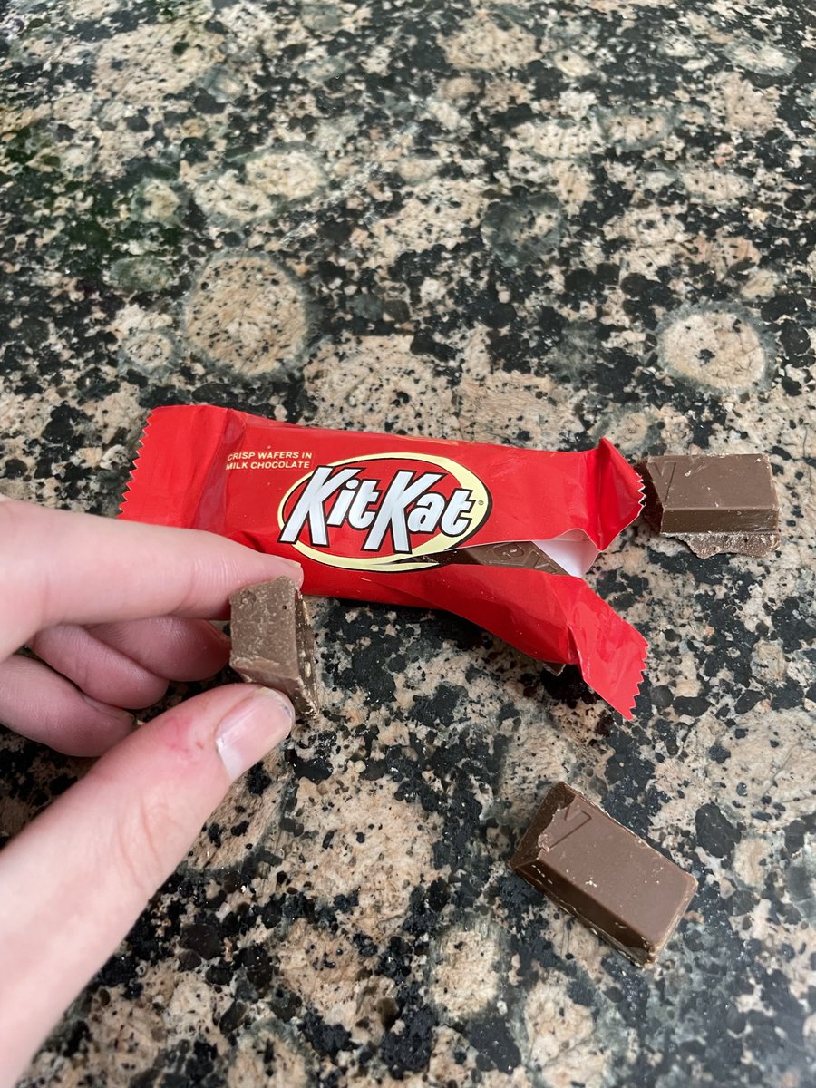 PBJaymeTime's tweet photo. . @KITKAT I just opened a Kit Kat and it was pure chocolate. No wafer. Testing out a new recipe? https://t.co/9NBVtWUcLc