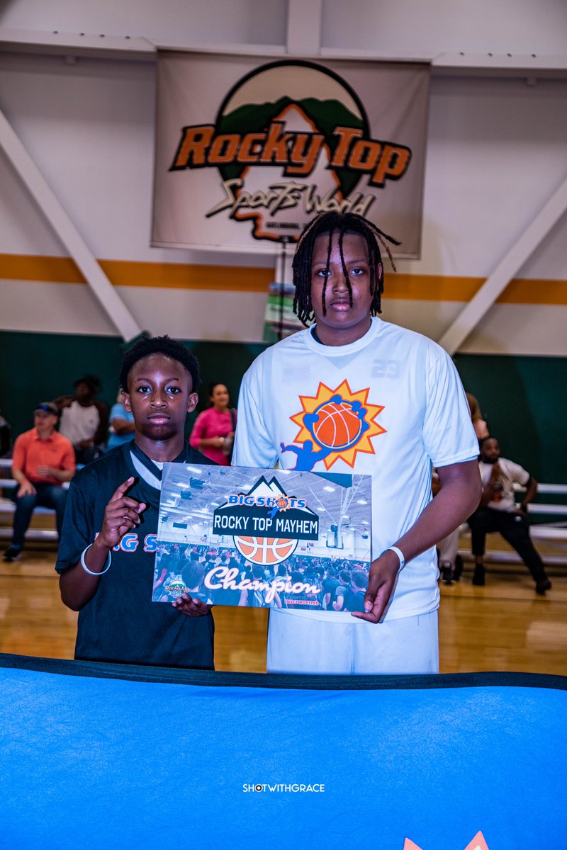 BigShotsGlobal's tweet photo. #BIGSHOTS #RockyTopMayhem

🏆13U GOLD CHAMPIONSHIP🏆

SC TAKEOVER 43
@GCsports MVPs: Bryson Schofield 11
Zavion Anthony 10

CAROLINA BULLDOGS 34 https://t.co/ASiAGi9YS6