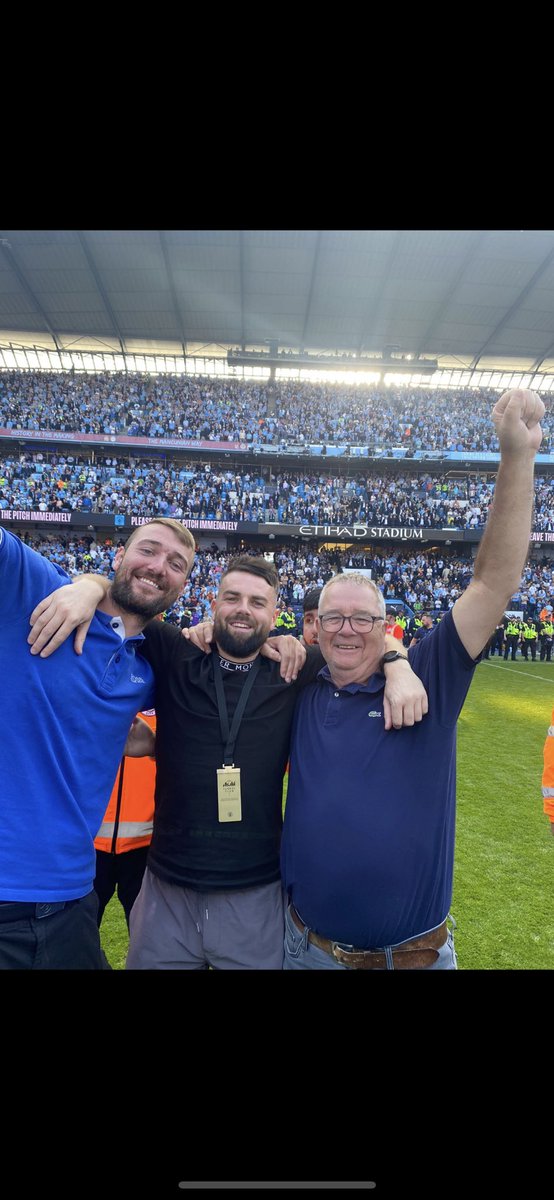 georgeh58's tweet photo. As you were 🍻🏆 Memories that will last a life time!! https://t.co/GzcKOJdX13
