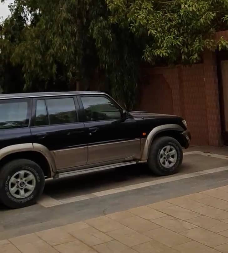 ⭕️⭕️⭕️⭕️⭕️⭕️
يدكم معانا يا جماعة 
 العربية دي اتسرقت مننا من بري شارع المعرض 
نيسان باترول 1998 
رقم اللوحه 97260

وتس اب: 0907030191
مكالمات: 0993455656