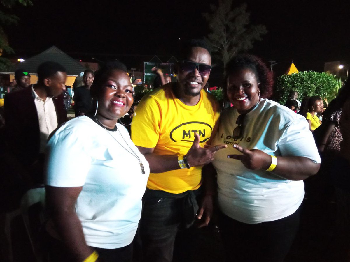 josephgenug's tweet photo. With our brother Rukundo Sunday a gospel artist from Mbarara Artist. Good bless you servant of God. Agip Motel is on π₯
#ActionTalk
#Twetegeke
#JosephGeneration https://t.co/xLgqf8uCTX