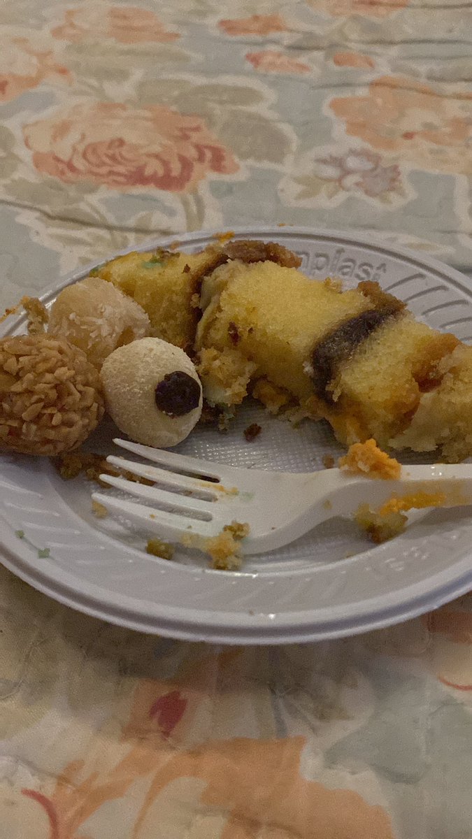 JessicaAquinoDa's tweet photo. Bom num é ir pra festa, o bom é depois 😋 https://t.co/INAn31vLDM
