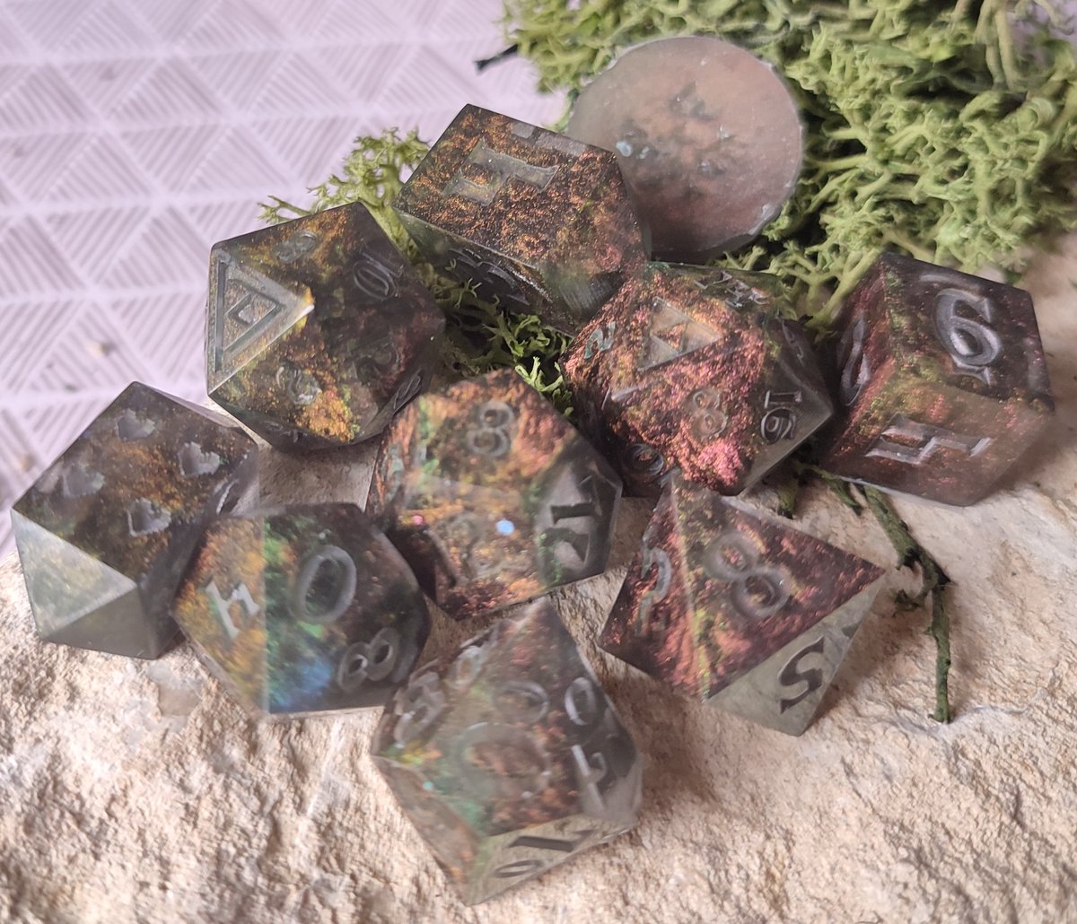 🌳 Lost Woods 🌳 

how are my homies playing totk? im jelly lmao so i make dice to cope 😂 

#handmadedice #dnd #TLoZ #dungeonsanddragons