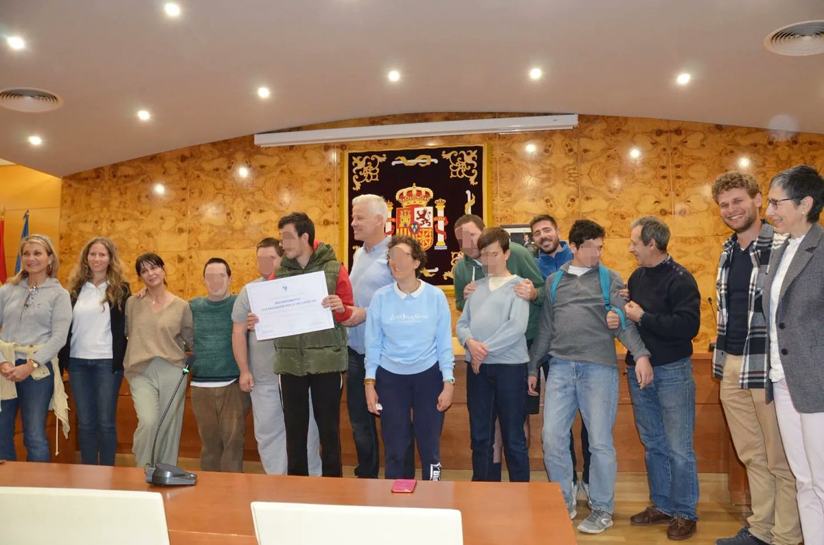 El proyecto Deporte y jóvenes con diversidad funcional ha sido premiado por <a href="/AESAN_gob_es/">AESAN</a> en la categoría de Promoción de la actividad física en el ámbito familiar y comunitario.Hemos querido compartir el reconocimiento con ellos y con todos lo que lo hacéis posible. Enhorabuena!