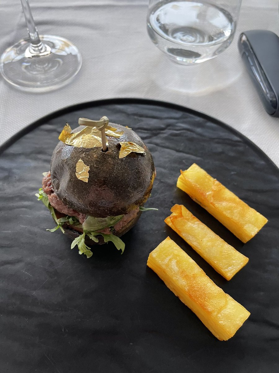 That was a surprise! I picked up a tasting menu and this popped up.
Gold leaf burger.
The burger was delicious.
Gold leaf... like water. No taste, no smell. It's useless.  😀
I won't try it again.

#FoodieAdventures #GoldLeafBurger #TastingMenu #GourmetExperiments