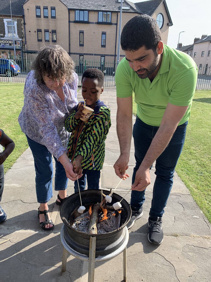 StSaviourCF24's tweet photo. What a lovely way to spend an evening!
OMG!!!
Itโs time for young people in @SouthCardiffMA #toastingmarshmallows #smores https://t.co/6om5pZWVWI