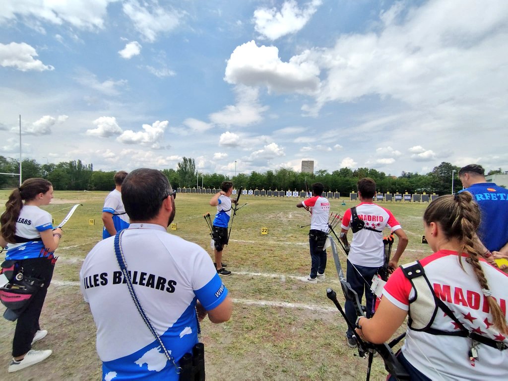 RFETA's tweet photo. #ArcoPromesas23
Medallistas del Campeonato de España de Equipos Autonómicos #PromesasRFETA en la categoría ARCO RECURVO CADETE:
ORO
6 Andalucía
2 Asturias
BRONCE
5 Baleares
3 Madrid
¡ENHORABUENA!
Resultados:
https://t.co/gSygET8okU https://t.co/9fMUOvRgIT