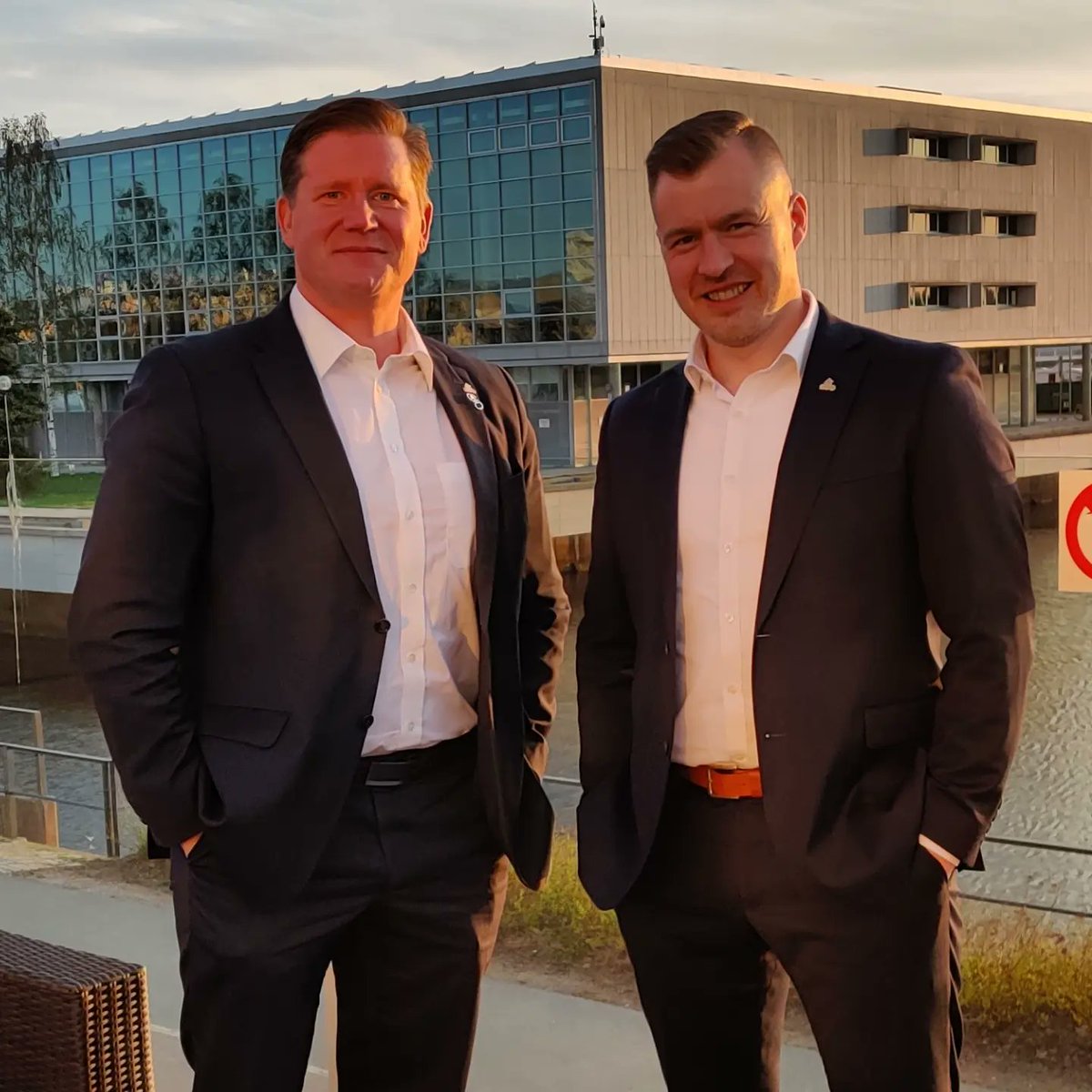 LauriNikula's tweet photo. Eilen juhlittiin 100-vuotiasta Suomen Poliisijärjestöjen Liittoa Oulun aluejuhlassa. @SPJL_PO puheenjohtaja @_Jonne_Rinne_ oli luottavainen, että sisäisen turvallisuuden resurssit turvataan hallitusneuvotteluissa, sitä toivon minäkin. 💪 #spjl100 #spjl #edunvalvonta https://t.co/ItOk0zpye3