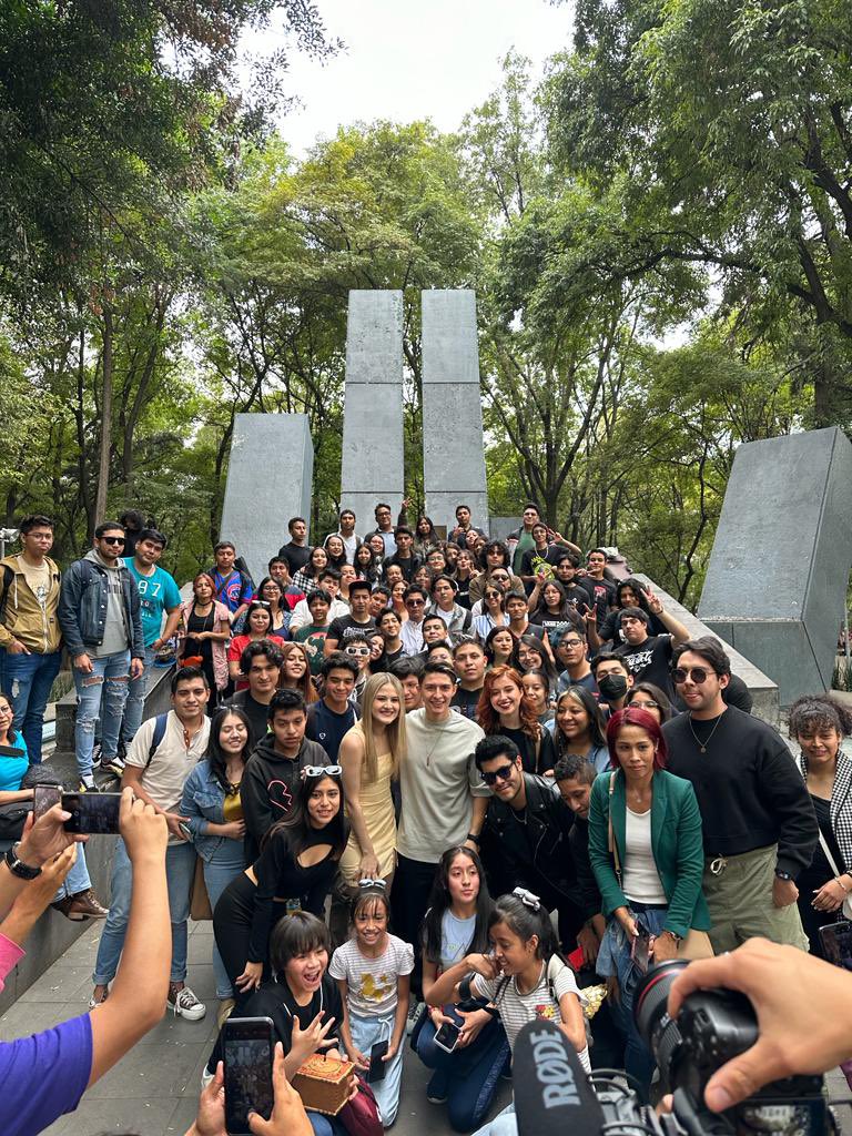 Gracias a todos los que fueron ayer al #ParqueEspaña 🇲🇽 nos pasamos increíble, les llevo en mi corazón. Gracias <a href="/MarRendonMusica/">Mar Rendón 🩷</a> por unirte ❤️🇪🇨