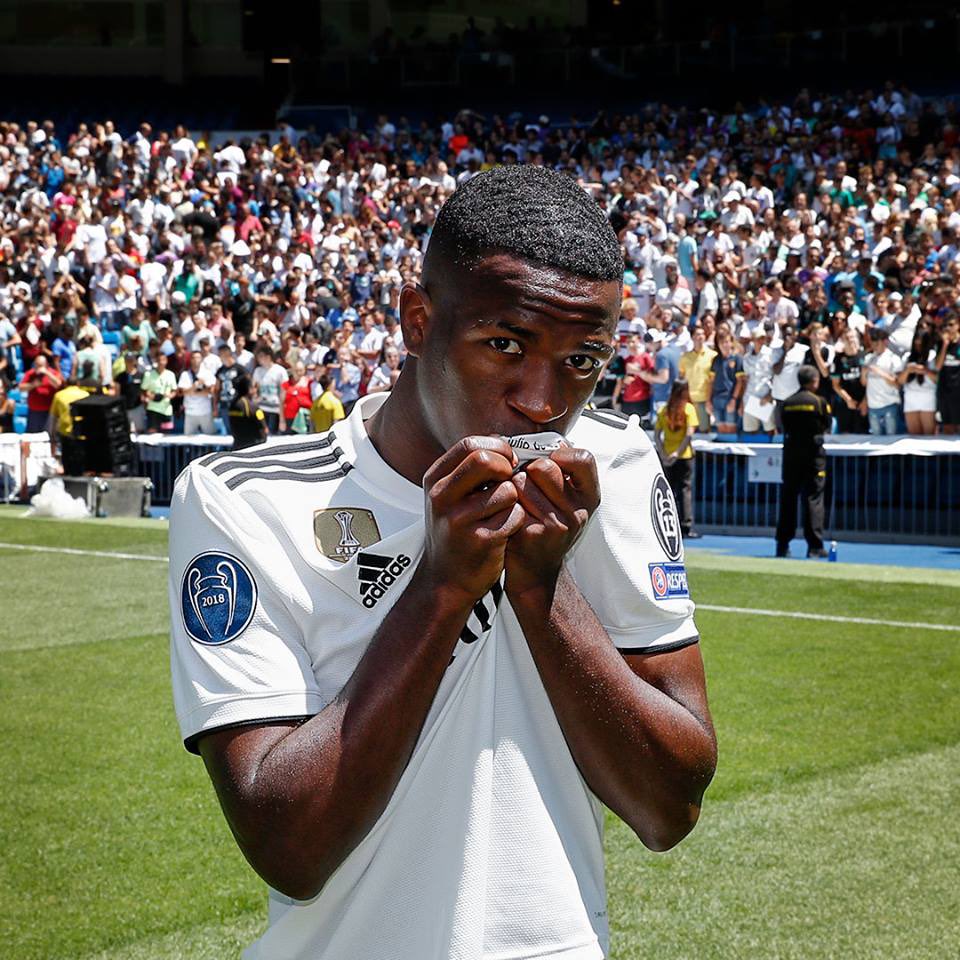 LUKICIUS's tweet photo. Mirate. 18 años. Quién se iba a pensar que en tu debut te morderian la cabeza, que te harían memes cuando aún ni habías debutado, que todo el mundo se reiría de tus más honestos esfuerzos, y se reían de ti más que nadie porque siempre la pedías. Siempre tuviste cojones. https://t.co/5r5XJa1gx9